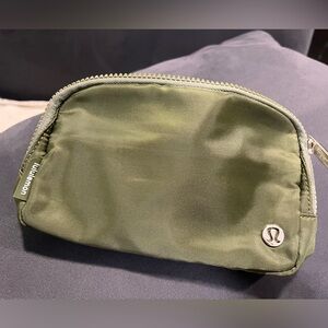 Lululemon Everywhere belt bag 1L, Green
